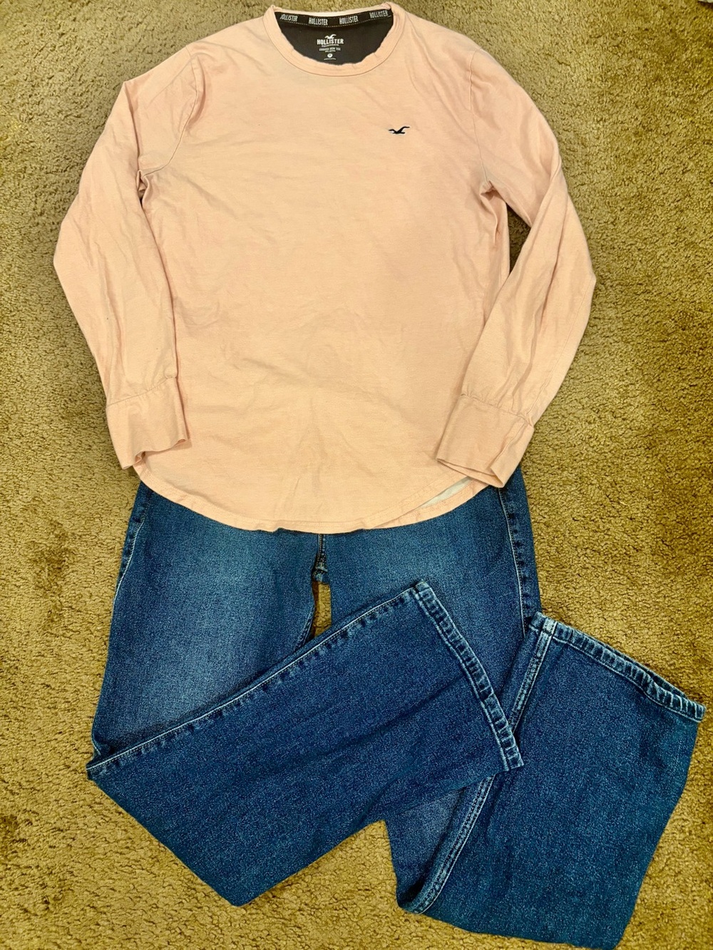 Hollister Women’s 2pc Hollister Outfit Jeans and Top. Size 10 Jean Sz M Top CUTE